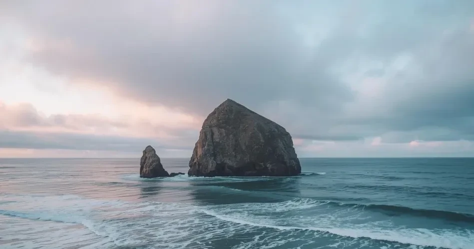 Discovering Morro Rock: History, Hiking Routes & Essential Visitor Guide